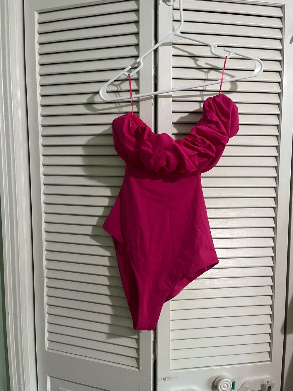 Woman’s Zara Fuchsia Pink One-Piece Swimsuit with Ruffle Neckline Large New